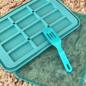 Pampered Chef Snack Bar Mold